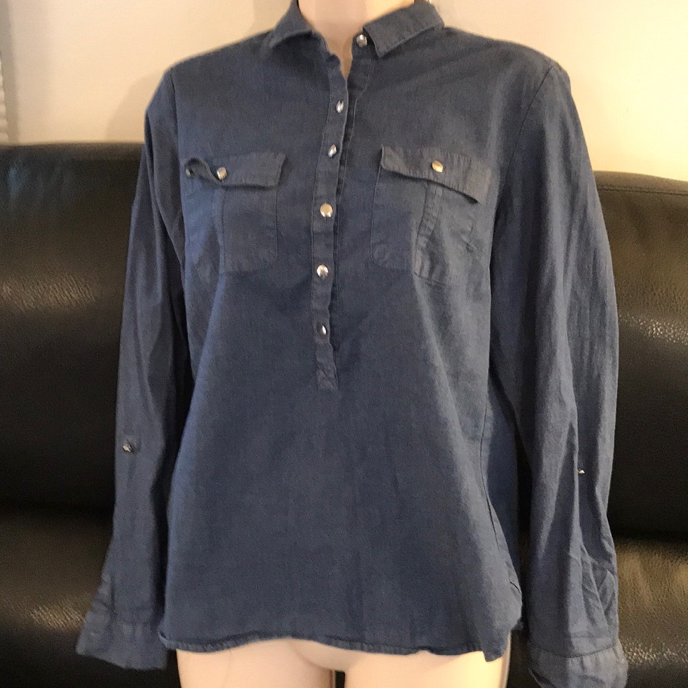 98% cotton 2% spandex Button down blue Blouse